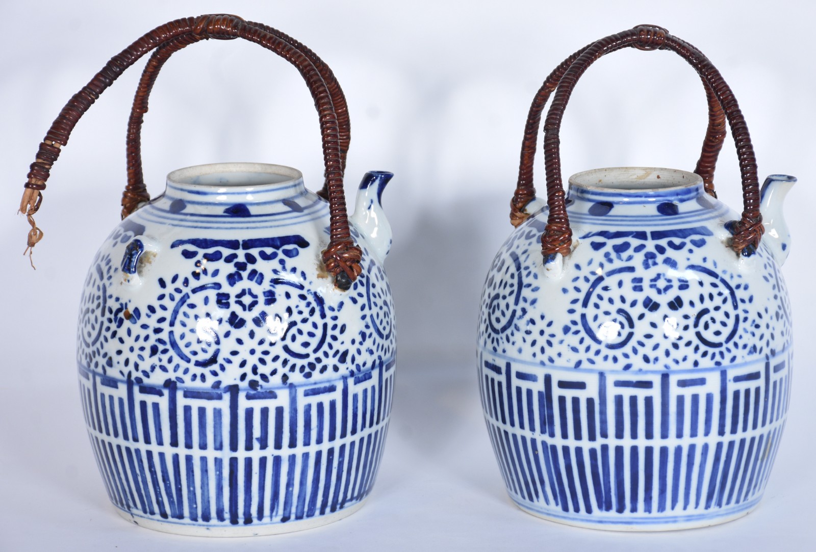 Par de grandes bules de porcelana chinesa azul e branca, alças de... - foto 4 de 6