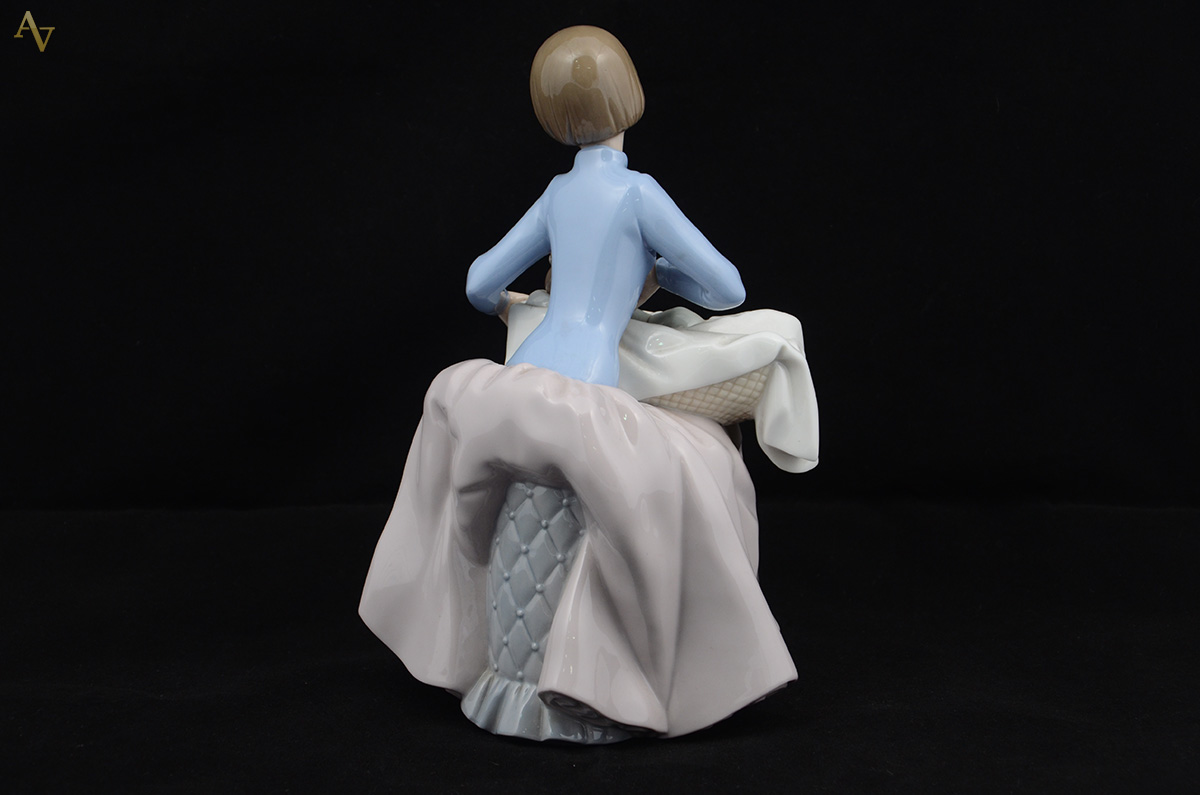 NAO - Estatueta de porcelana espanhola policromada representando... - foto 2 de 2