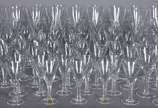 Aparelho de cristal Hering composto de: 18 flut... - Aparelho de cristal Hering composto de: 18 flutes, 12 para água, 10 para vinho branco, 12 para vinho tinto e 11 para licor. Total: 63 peças.