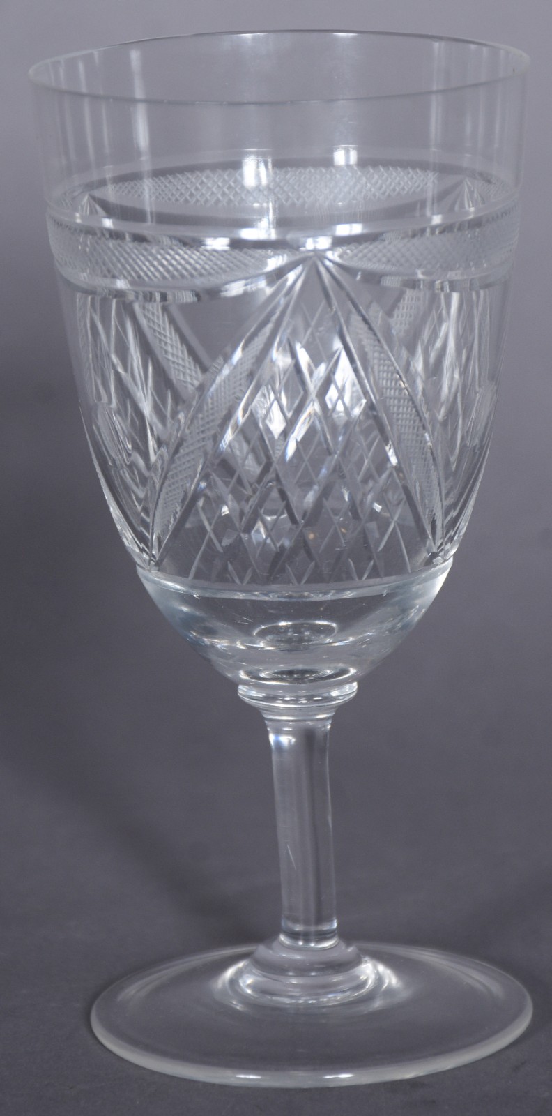 Diversos cálices de cristal lapidado, sendo: 2 para vinho tinto, 5... - foto 4 de 7