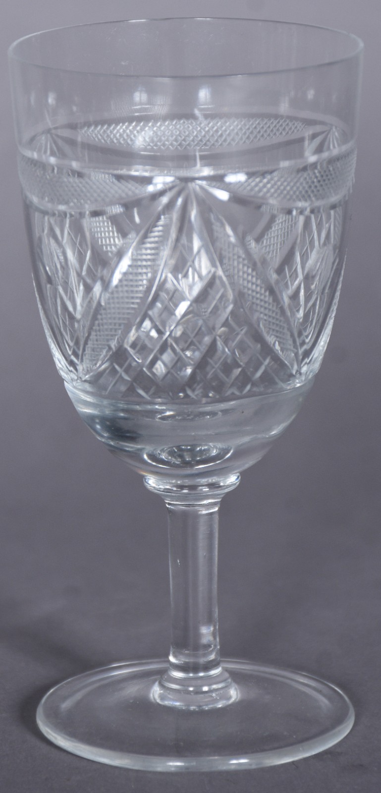 Diversos cálices de cristal lapidado, sendo: 2 para vinho tinto, 5... - foto 5 de 7