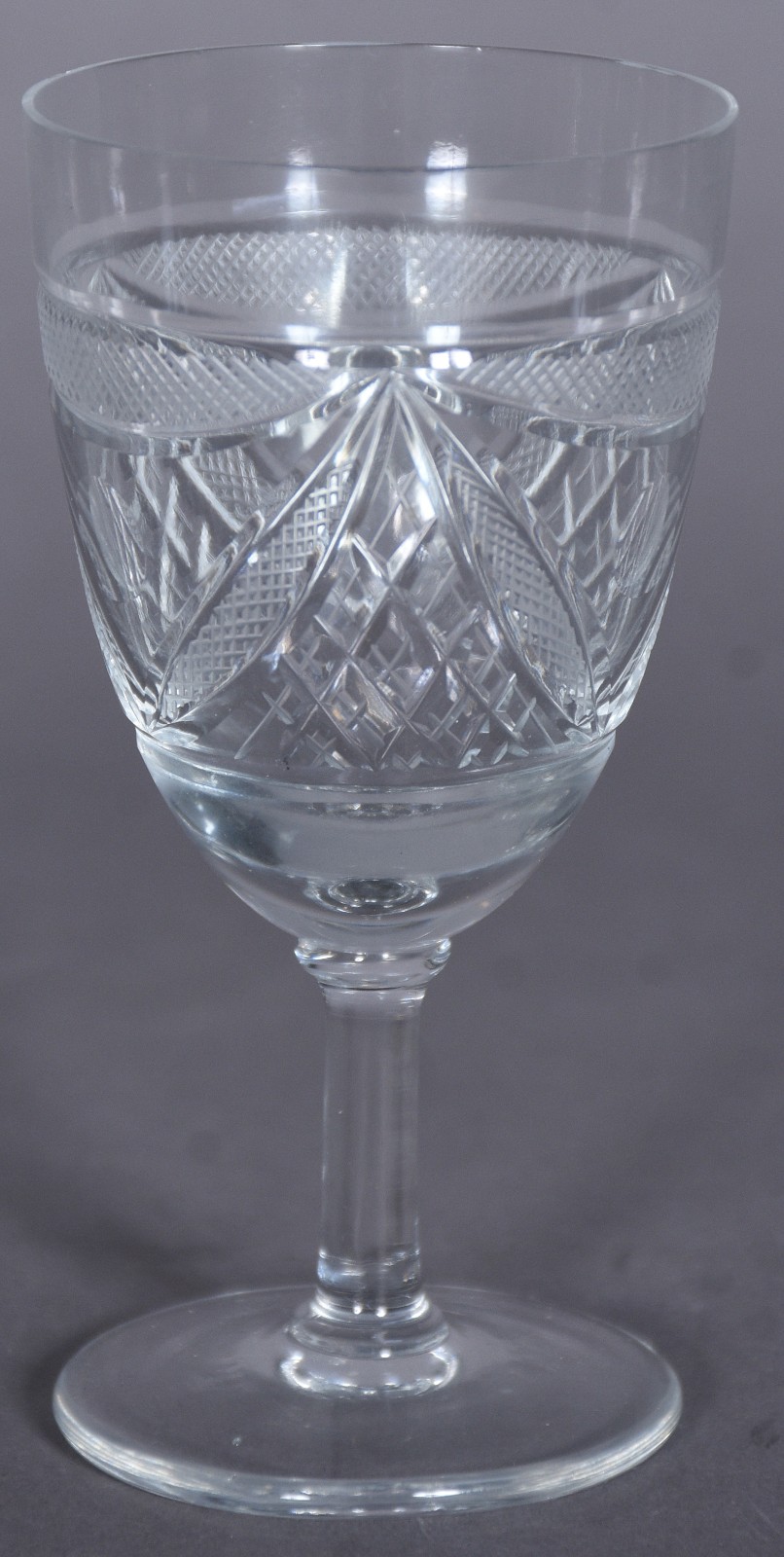 Diversos cálices de cristal lapidado, sendo: 2 para vinho tinto, 5... - foto 6 de 7