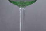 Diversos cálices de cristal lapidado, sendo: 2 ... - Diversos cálices de cristal lapidado, sendo: 2 para vinho tinto, 5 para vinho branco, 9 para vinho do Porto, 2 para licor e cálice verde de pé a...