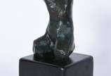Bruno Giorgi (1905-1993), Torso - Escultura de bronze patinado sobre base de mármore. Assinado.