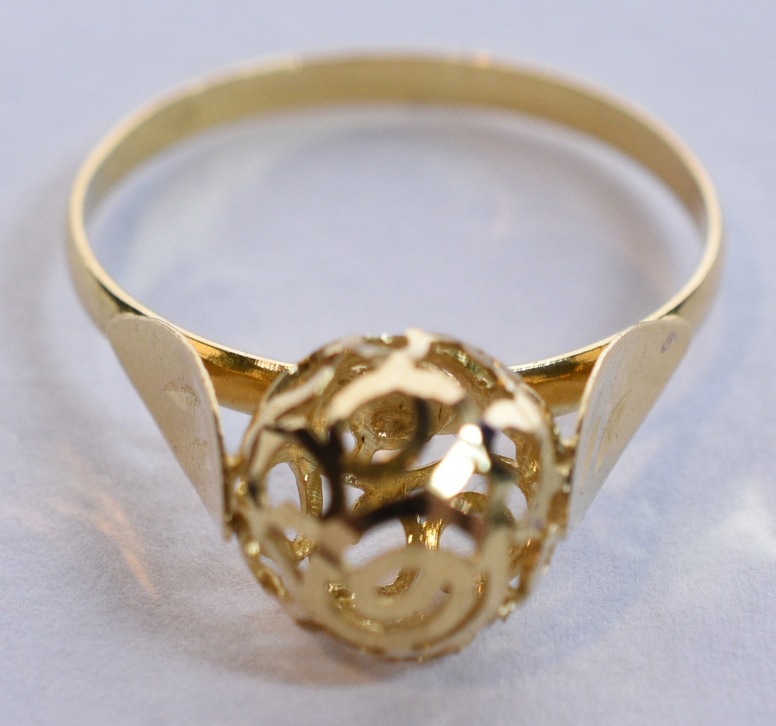 Anel de ouro 18 k no feitio bola, aro 18 (Por motivos de segurança a... - foto 1 de 4
