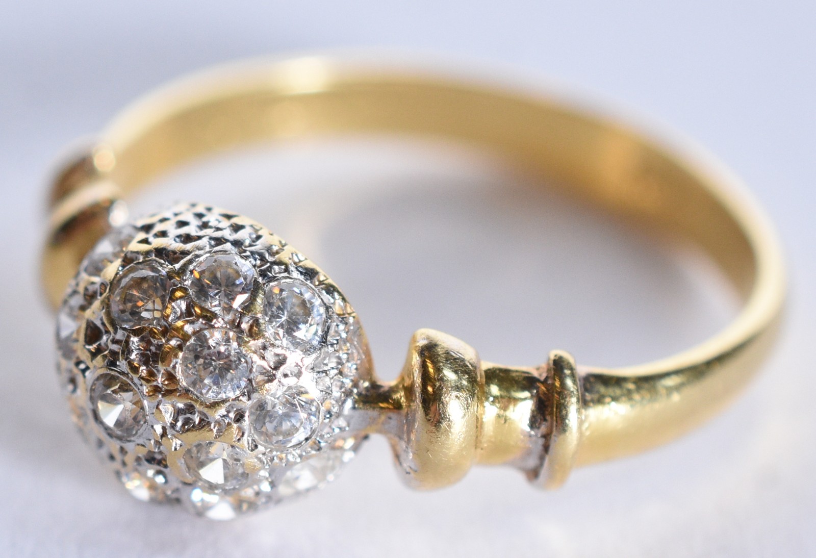 Anel de ouro 18 k, contraste 750 com pendente no feitio bala com... - foto 1 de 6