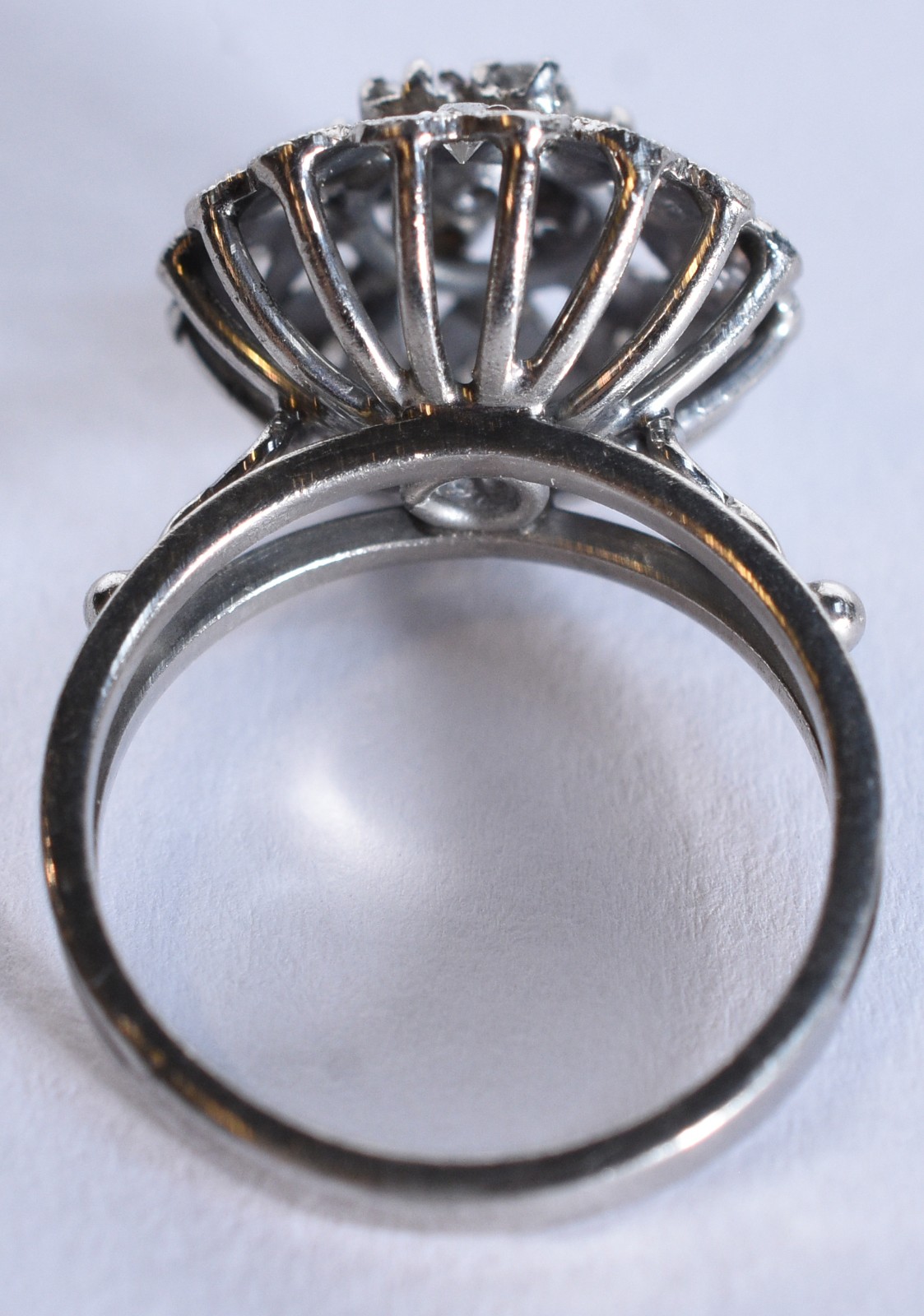 Anel de ouro branco feitio chuveiro com 15 brilhantes, aro 15 (Por... - foto 5 de 6