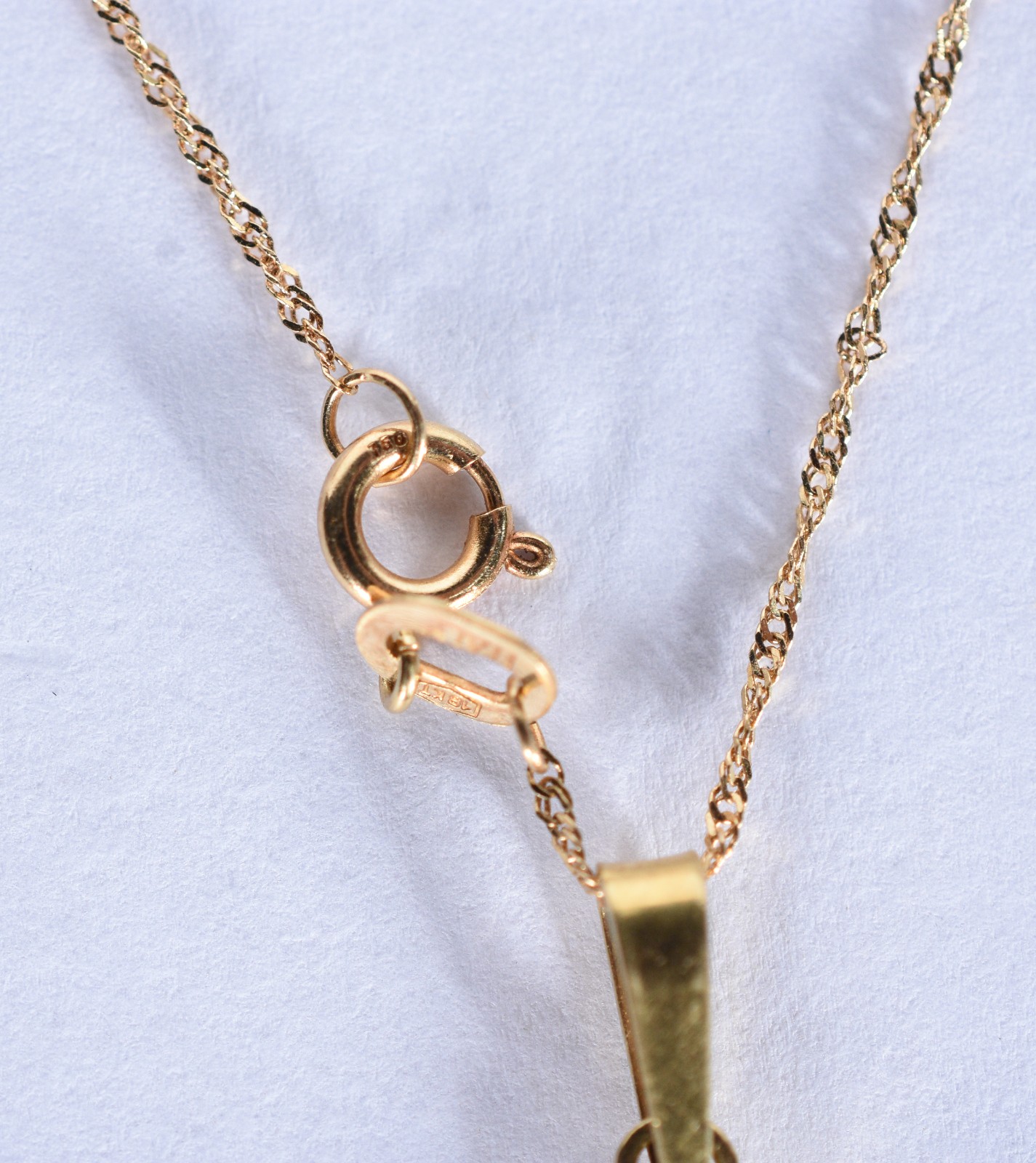 Colar de ouro 18 k com crucifixo cravejado de brilhantes (Por motivos... - foto 4 de 4