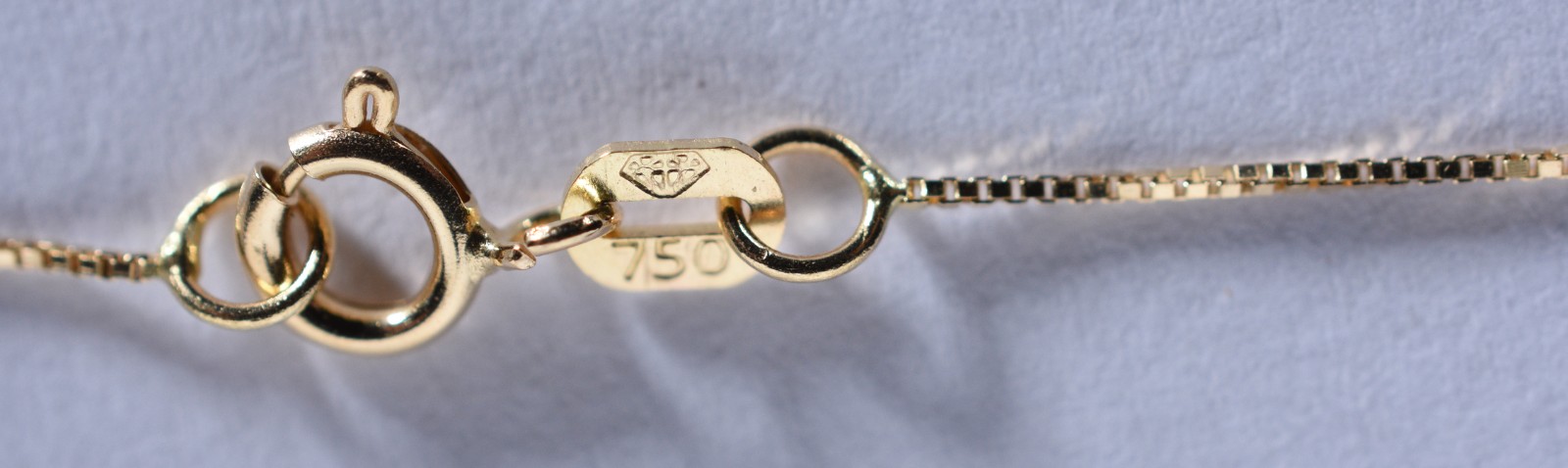 Colar de ouro 18 k, contraste 750 com pendente (Por motivos de... - foto 2 de 6