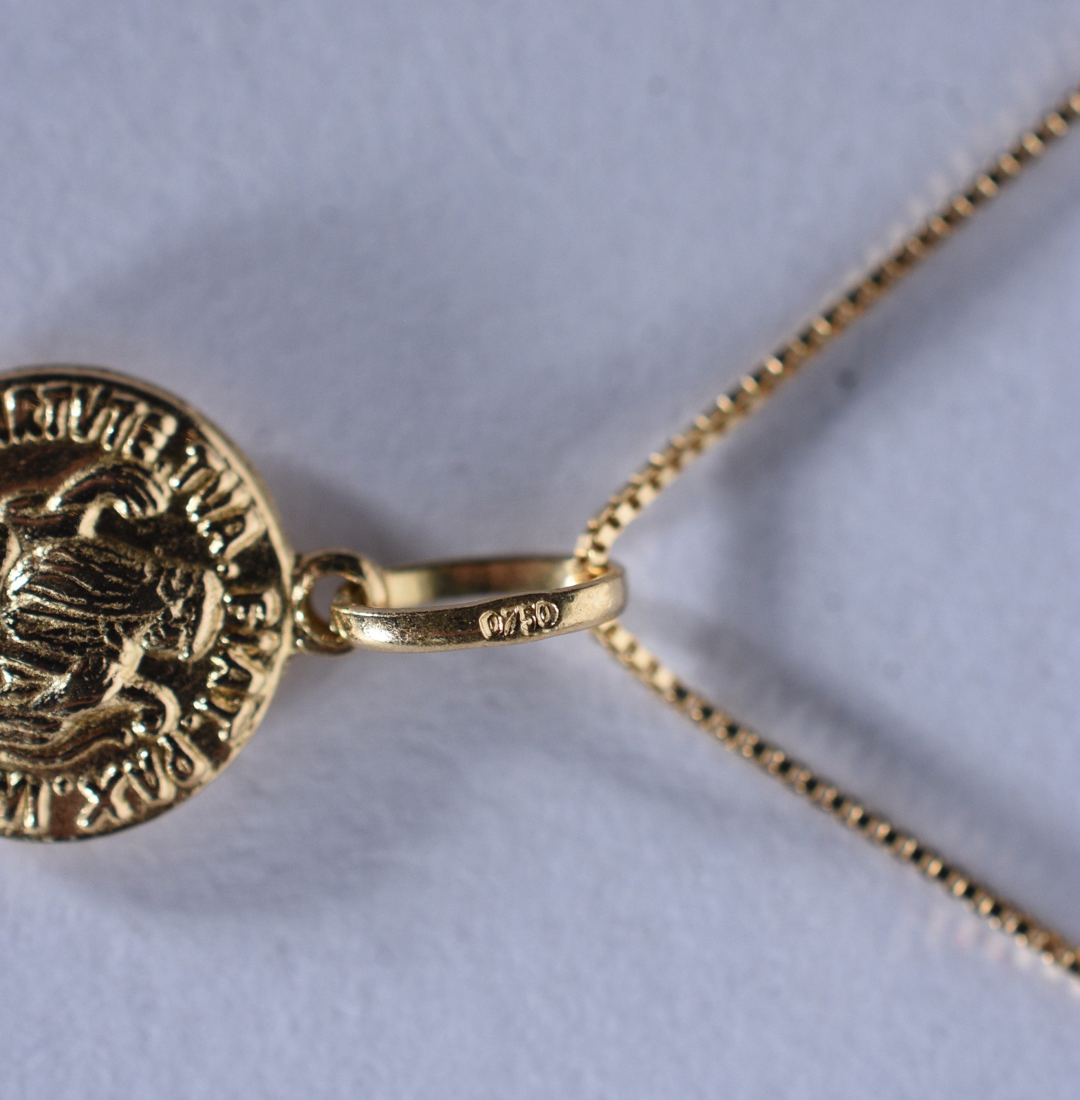 Colar de ouro 18 k, contraste 750 com pendente (Por motivos de... - foto 4 de 6