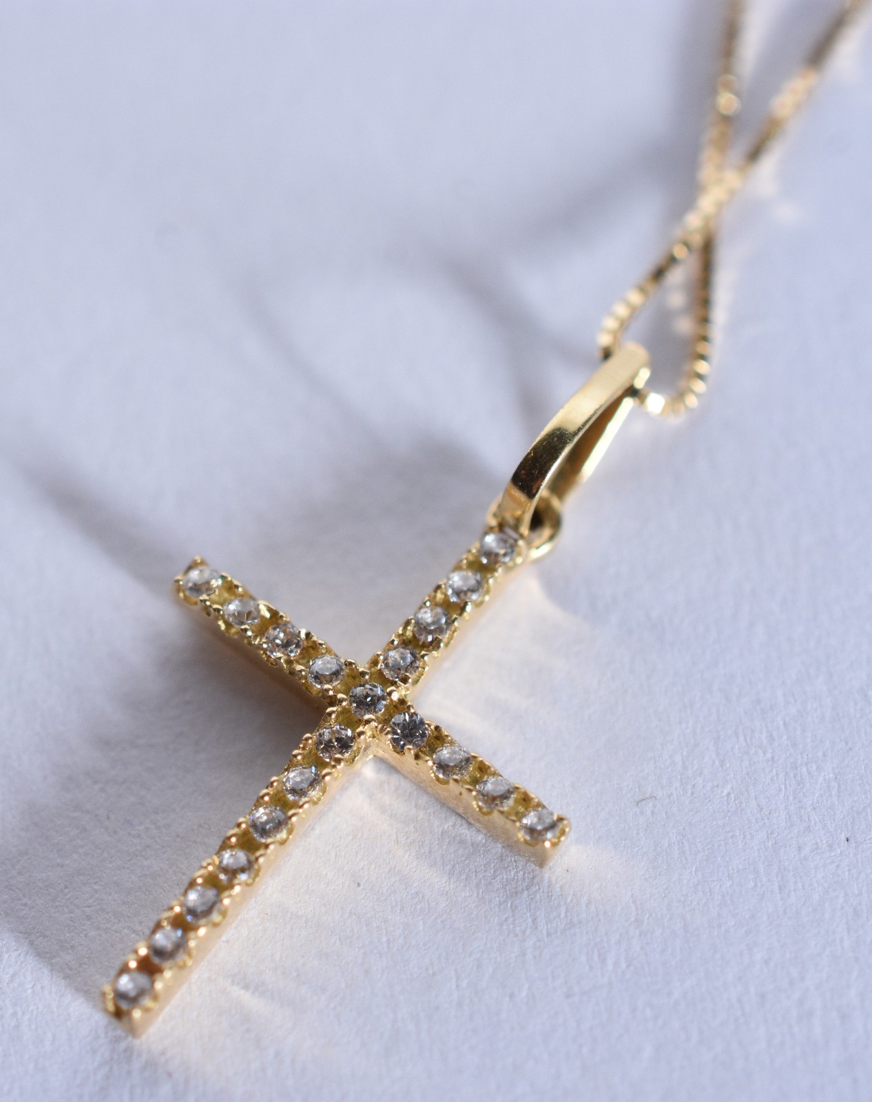 Colar de ouro 18 k, contraste 750 com pendente de crucifixo com... - foto 1 de 6