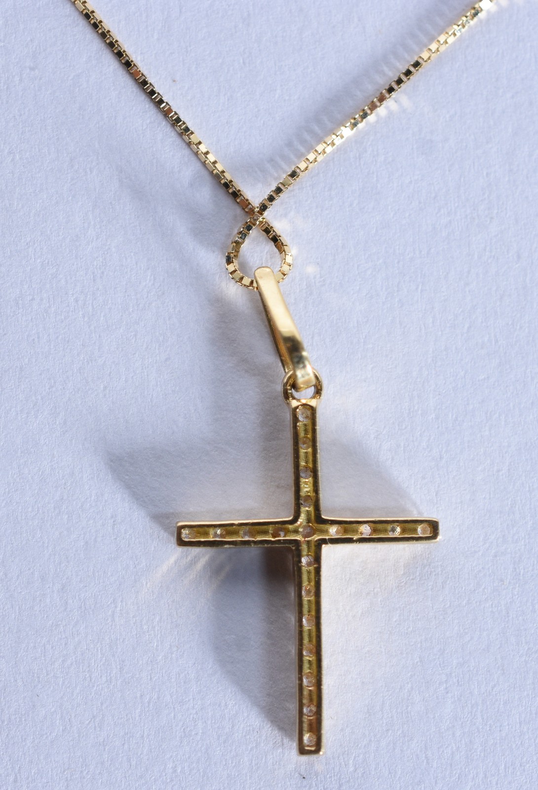 Colar de ouro 18 k, contraste 750 com pendente de crucifixo com... - foto 2 de 6