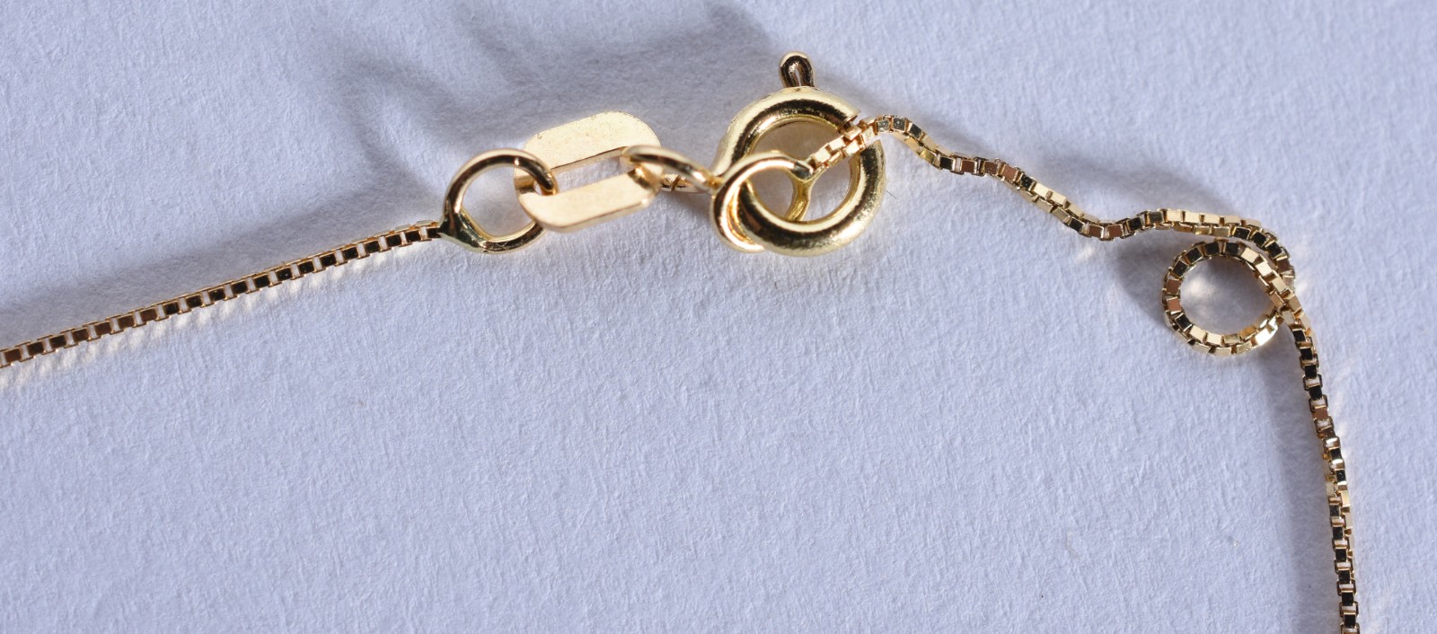 Colar de ouro 18 k, contraste 750 com pendente de crucifixo com... - foto 3 de 6