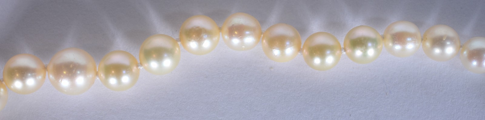 Colar de perolas cultivadas com fecho de ouro 18 k (Por motivos de... - foto 2 de 3