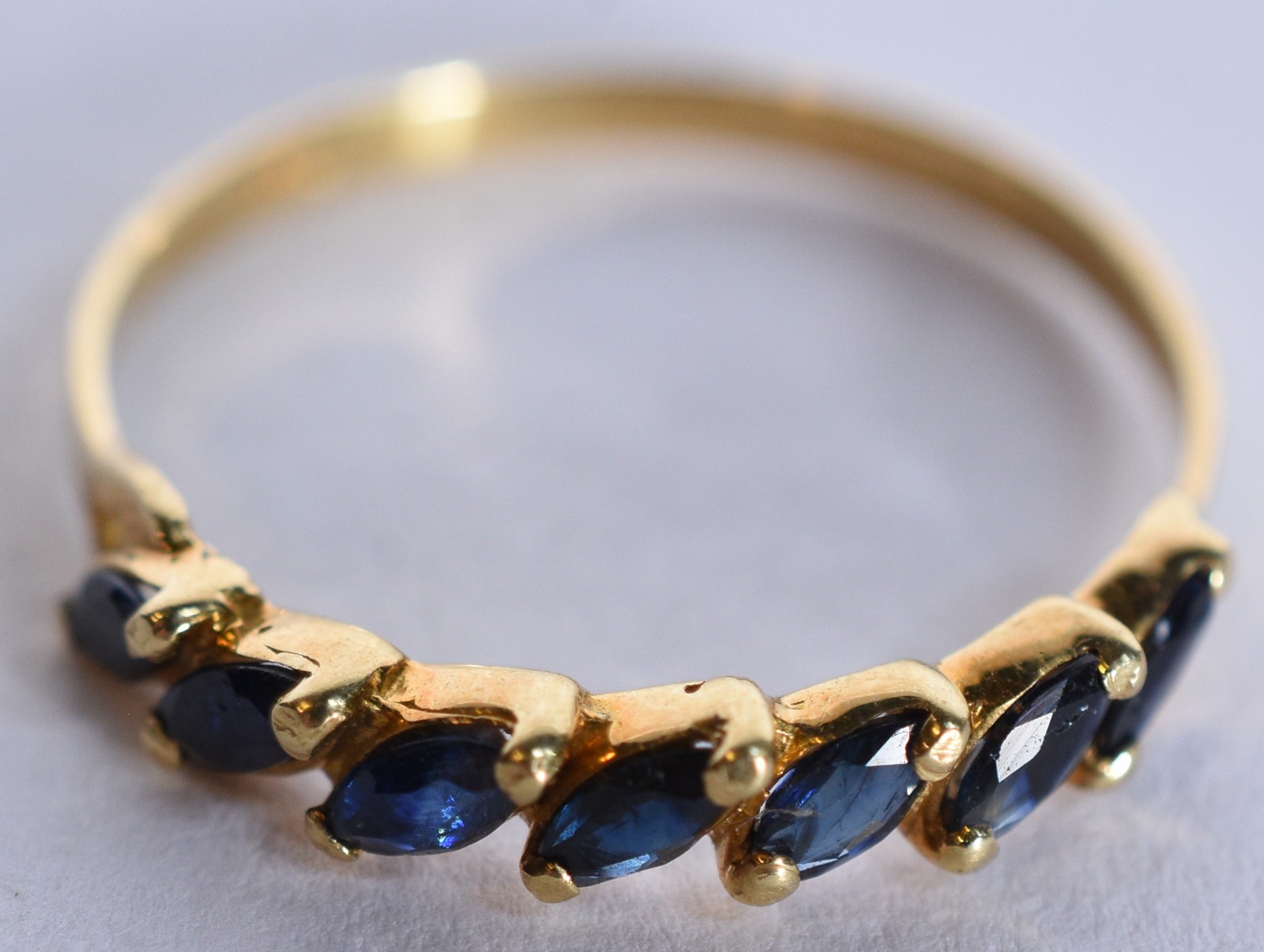 Anel de ouro 18 k, contraste 750 com pedras negras, aro 18 (Por... - foto 2 de 8