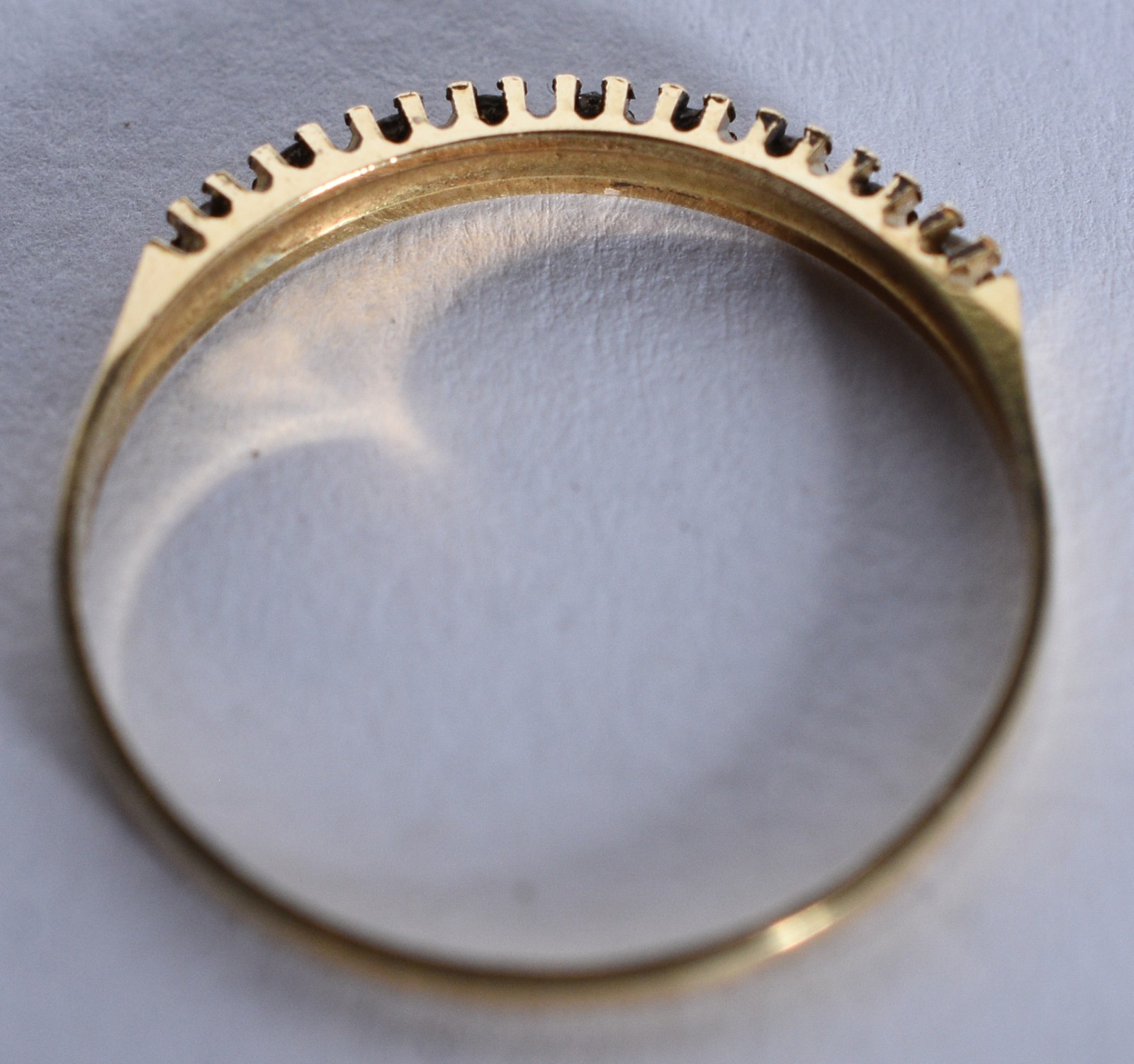 Anel de ouro 18 k, contraste 750 com safiras brancas, aro 18 (Por... - foto 4 de 6
