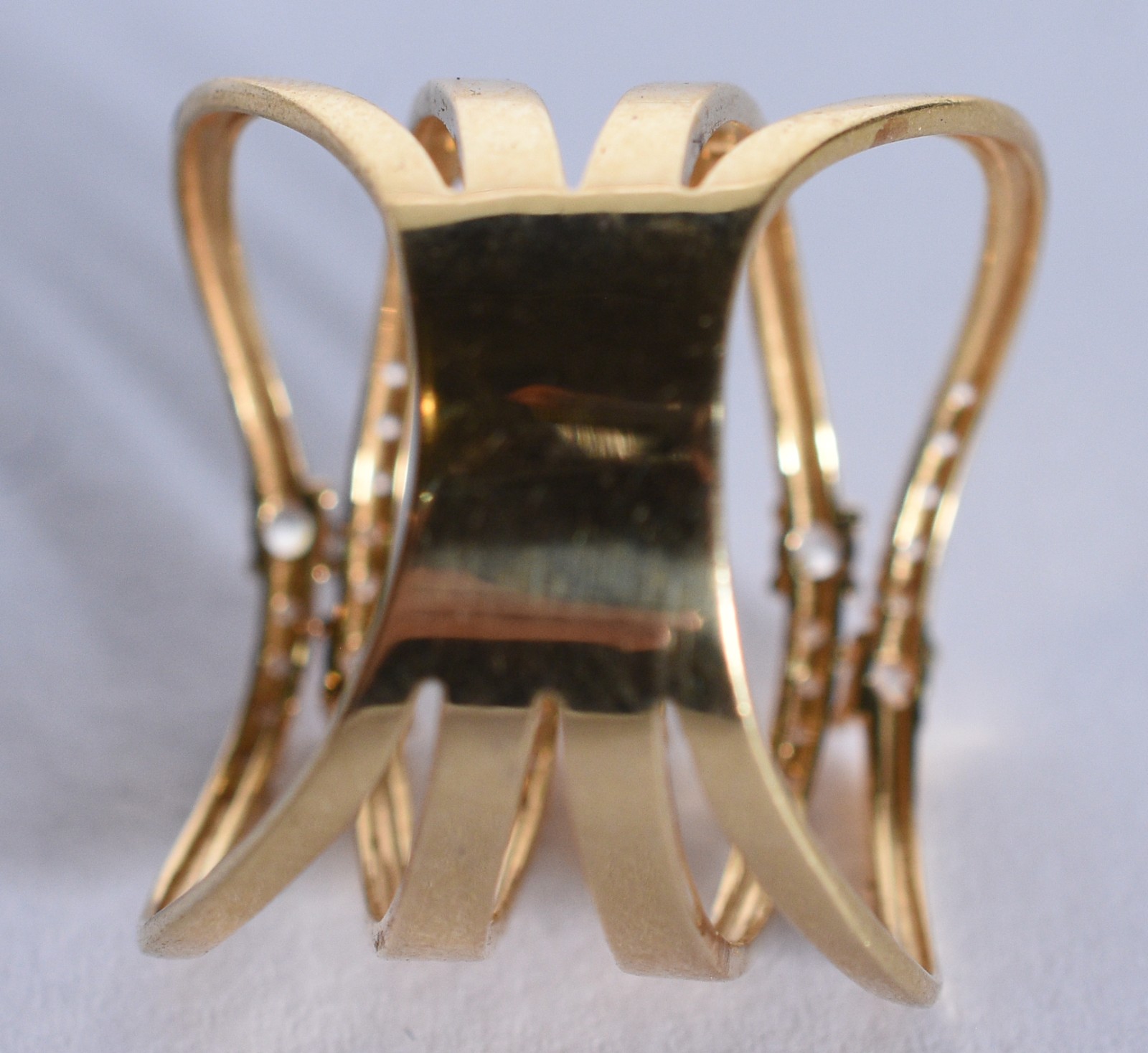 Anel de ouro 18 k, contraste 750 com safiras brancas, aro 17 (Por... - foto 3 de 6