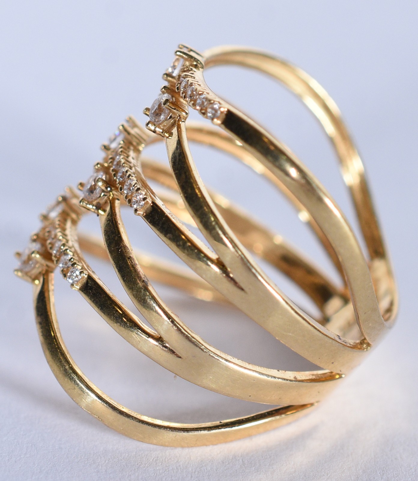 Anel de ouro 18 k, contraste 750 com safiras brancas, aro 17 (Por... - foto 4 de 6