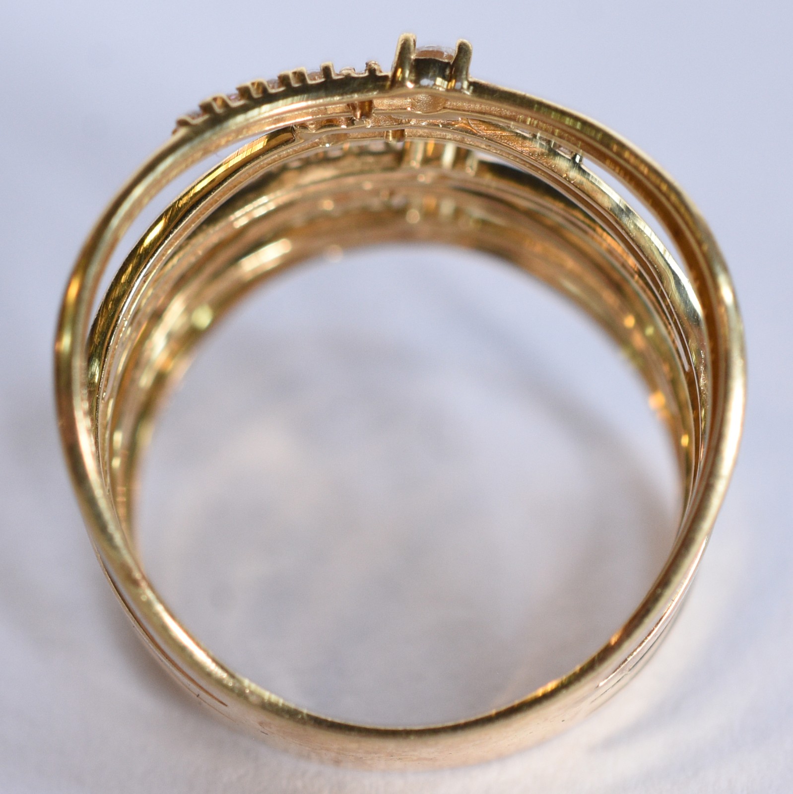 Anel de ouro 18 k, contraste 750 com safiras brancas, aro 17 (Por... - foto 5 de 6