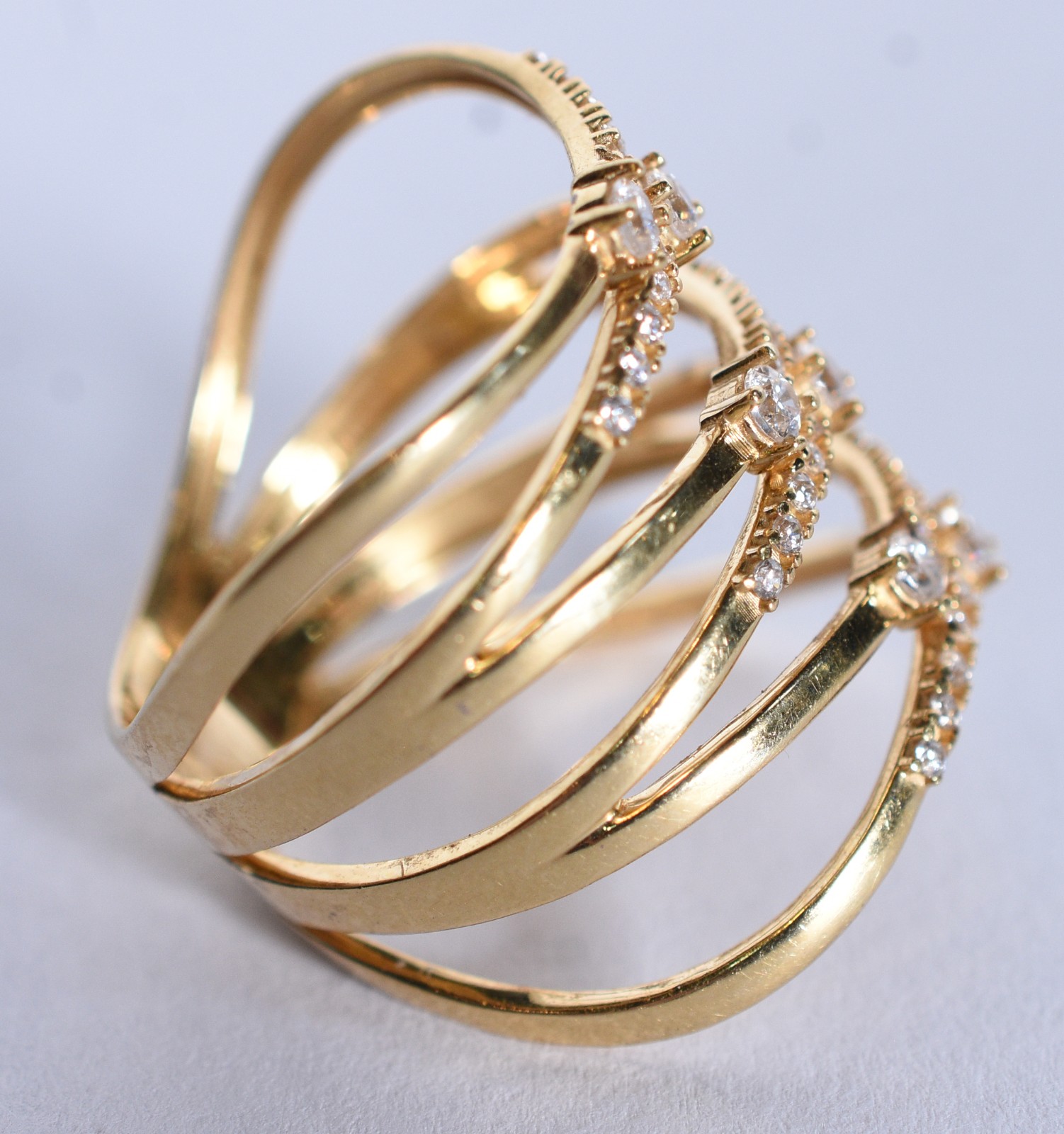 Anel de ouro 18 k, contraste 750 com safiras brancas, aro 17 (Por... - foto 6 de 6