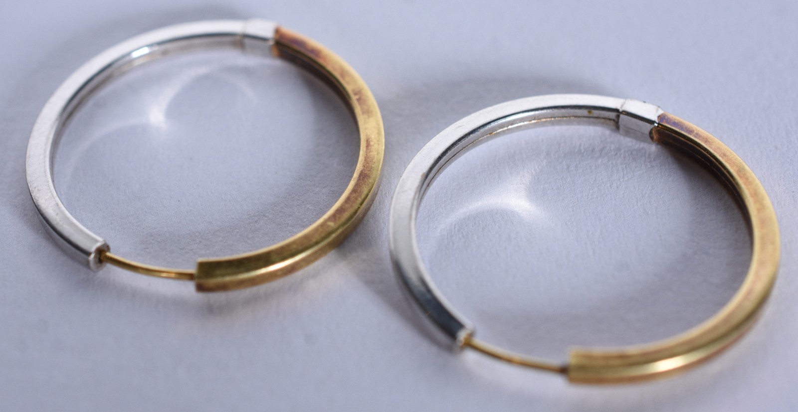Par de brincos de ouro branco e ouro 18 k, contraste 750 (Por motivos... - foto 1 de 5