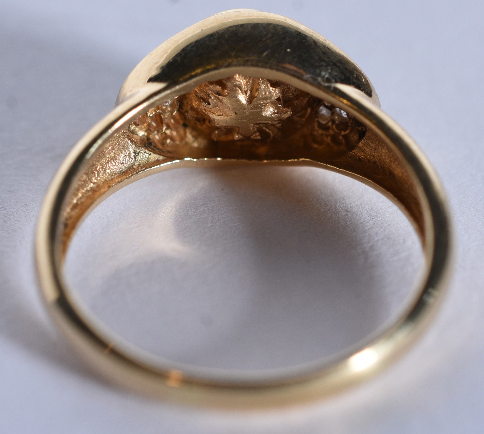 Anel de ouro 18 k, contraste 750 com 12 brilhantes e esmeralda, aro... - foto 4 de 7