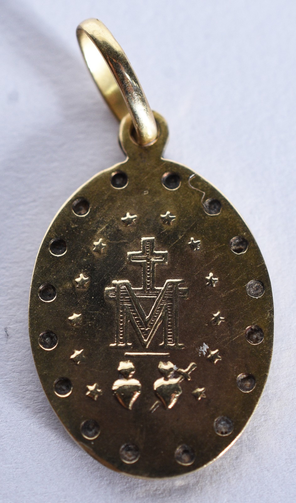Pingente Sacro de ouro 18 k cravejado com brilhantes (Por motivos de... - foto 2 de 3