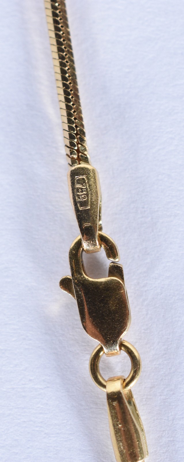 Colar de ouro 18 k, contraste 750 com pingente de aparição de Nossa... - foto 3 de 6