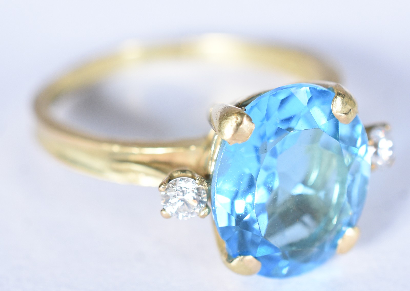 Anel de ouro 18 k, contraste 750 com pedra natural lapidação oval com... - foto 2 de 9