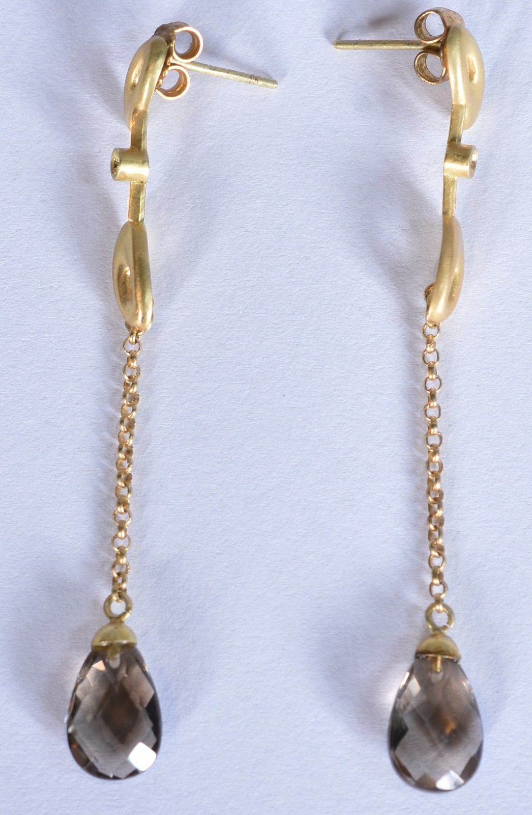 Par de brincos de ouro 18 k , contraste 750 modelo com duas peças... - foto 2 de 7