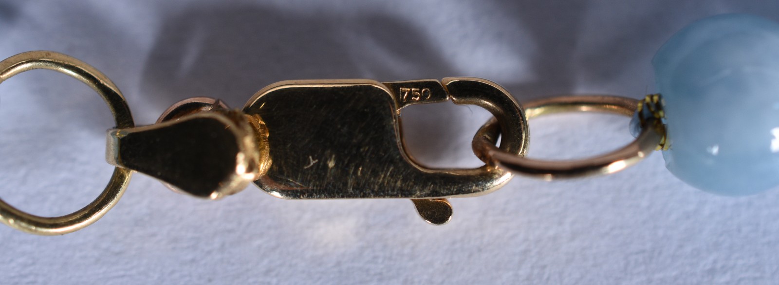 Colar com fecho mosquetão e argolas em ouro 18 k, contraste 750 (Por... - foto 2 de 5