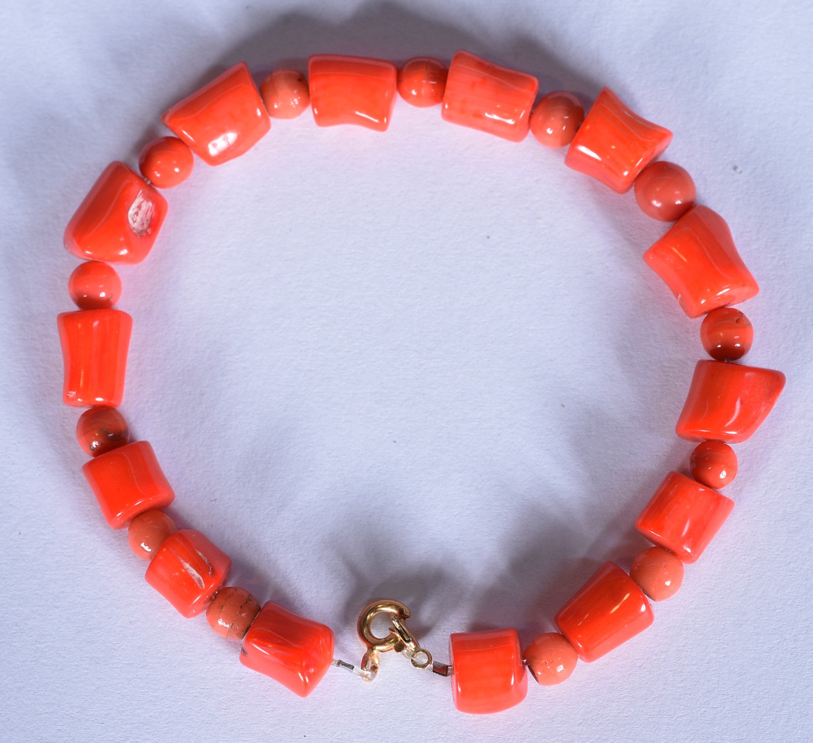 Pulseira com 14 tronquinhos intercalados com bolas de coral natural... - foto 1 de 7