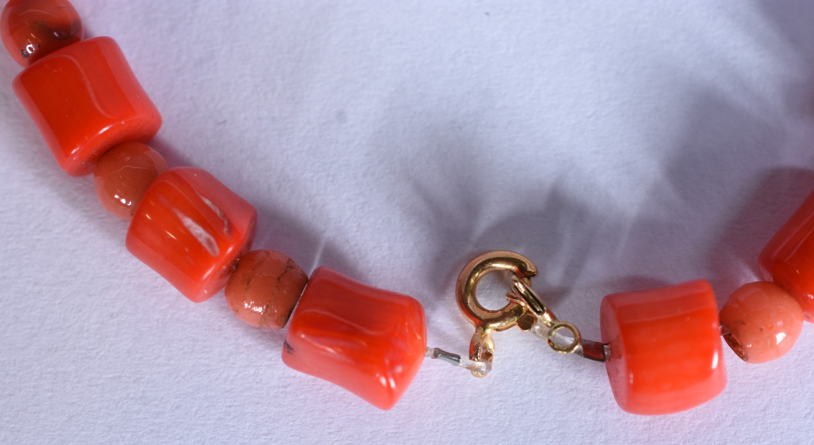 Pulseira com 14 tronquinhos intercalados com bolas de coral natural... - foto 3 de 7