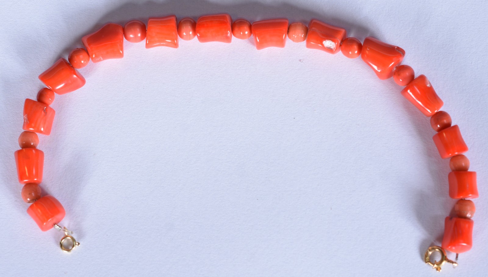 Pulseira com 14 tronquinhos intercalados com bolas de coral natural... - foto 4 de 7