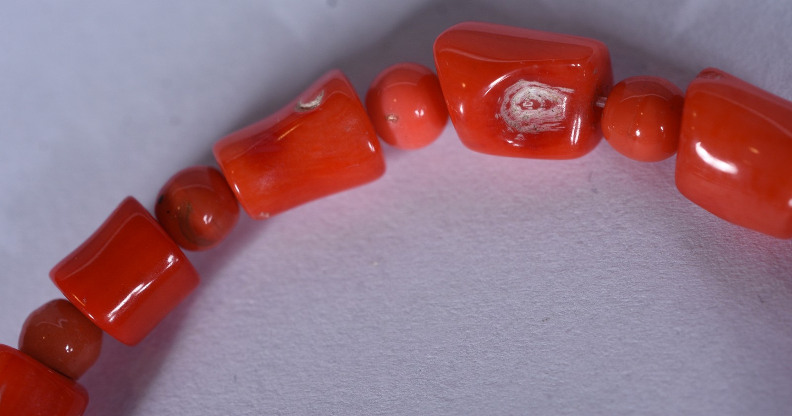 Pulseira com 14 tronquinhos intercalados com bolas de coral natural... - foto 6 de 7