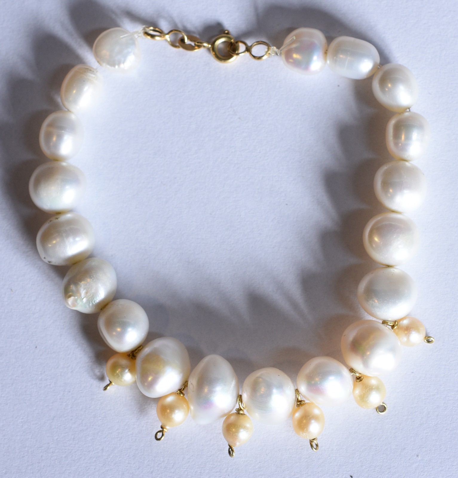 Pulseira com fecho e argolas em ouro 18 k feitio com 19 perolas... - foto 1 de 5