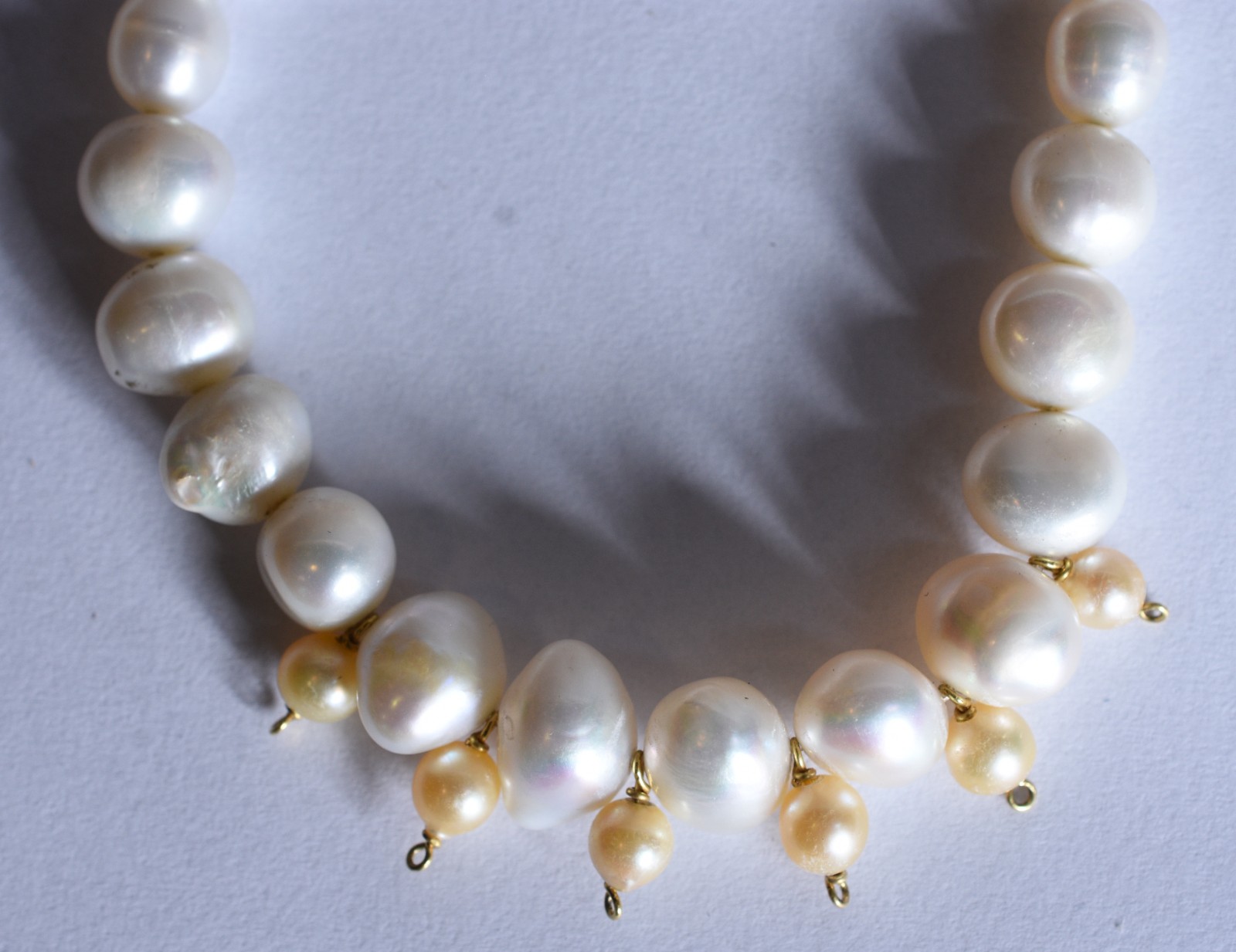 Pulseira com fecho e argolas em ouro 18 k feitio com 19 perolas... - foto 2 de 5