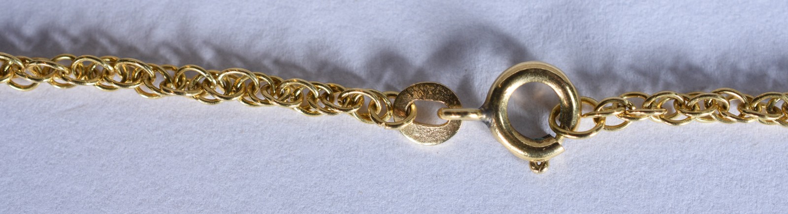 Cordão de ouro 18 k, contraste 750, feitio torcido (Por motivos de... - foto 2 de 4