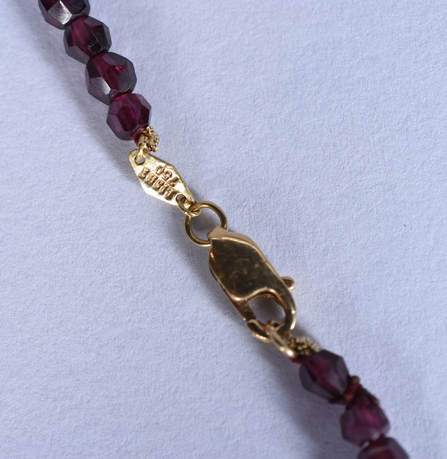 Colar com fecho de ouro 18 k, contraste 750 com 141 pedrinhas... - foto 6 de 7