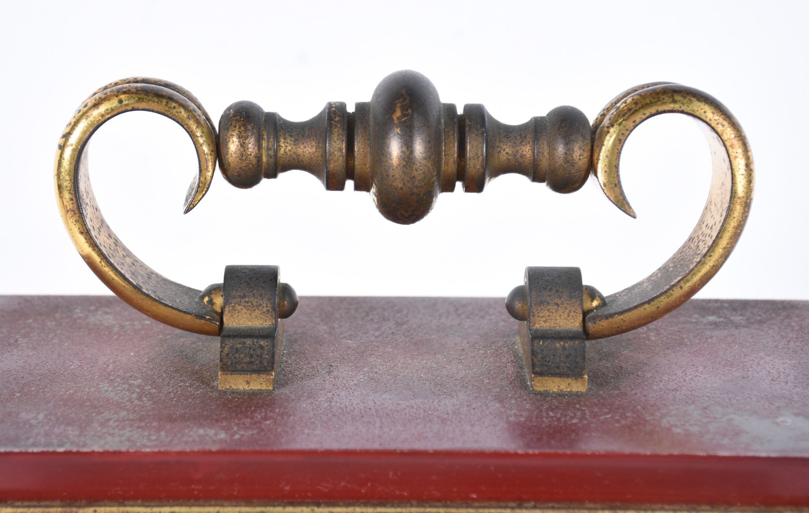 Relógio de mesa LUXOR, caixa de madeira vermelha e metal dourado... - foto 7 de 8
