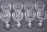 Baccarat (1764),  - Oito cálices para licor de cristal frances lapidado, bases sextavadas. (Mínimos bicados).
