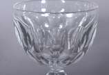 Baccarat (1764),  - Oito cálices para licor de cristal frances lapidado, bases sextavadas. (Mínimos bicados).