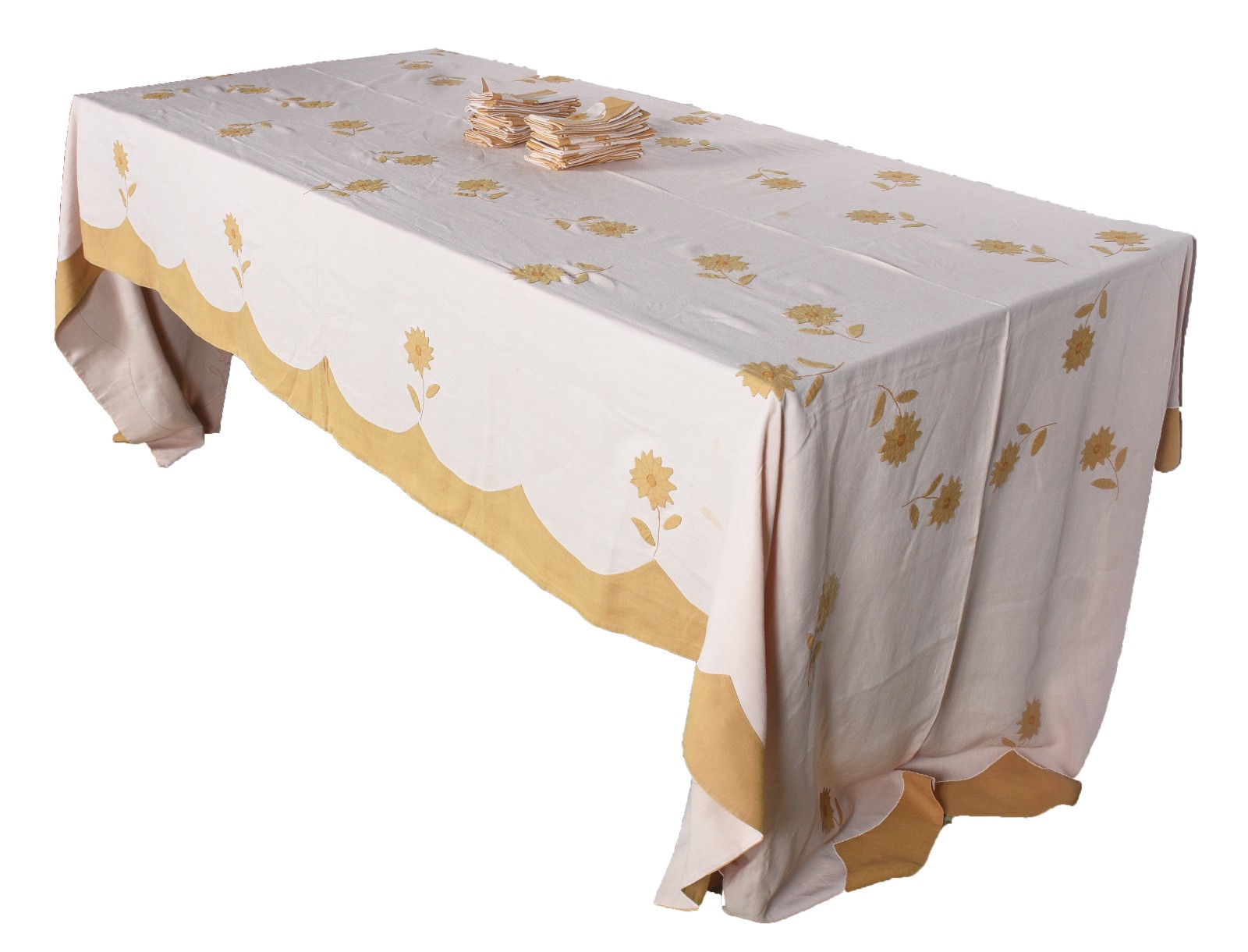 Toalha de mesa em linho com bordados e aplicações florais. Acompanham... - foto 1 de 9