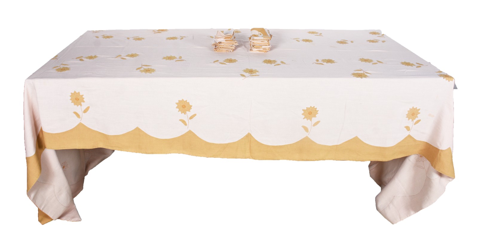 Toalha de mesa em linho com bordados e aplicações florais. Acompanham... - foto 3 de 9