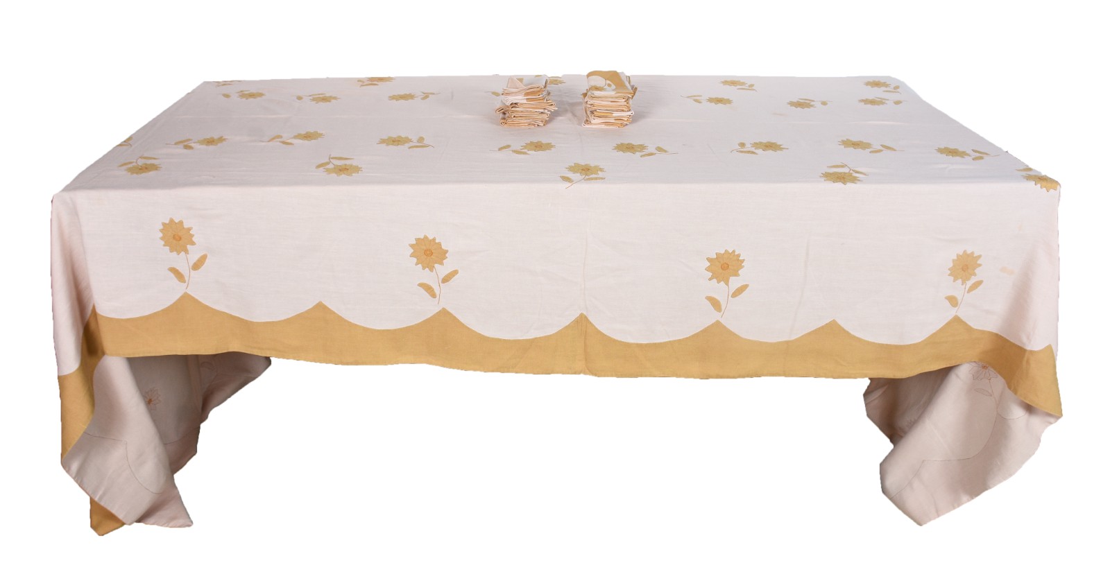 Toalha de mesa em linho com bordados e aplicações florais. Acompanham... - foto 4 de 9