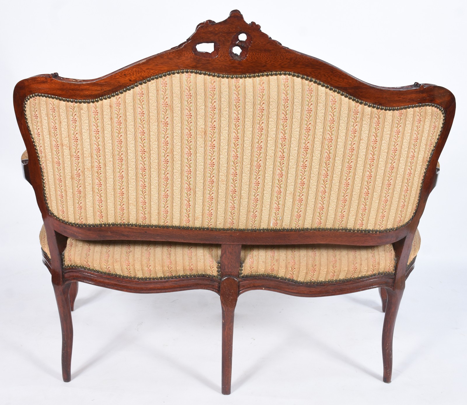 Conjunto de madeira nobre composto de sofá e par de cadeiras, estilo... - foto 3 de 10
