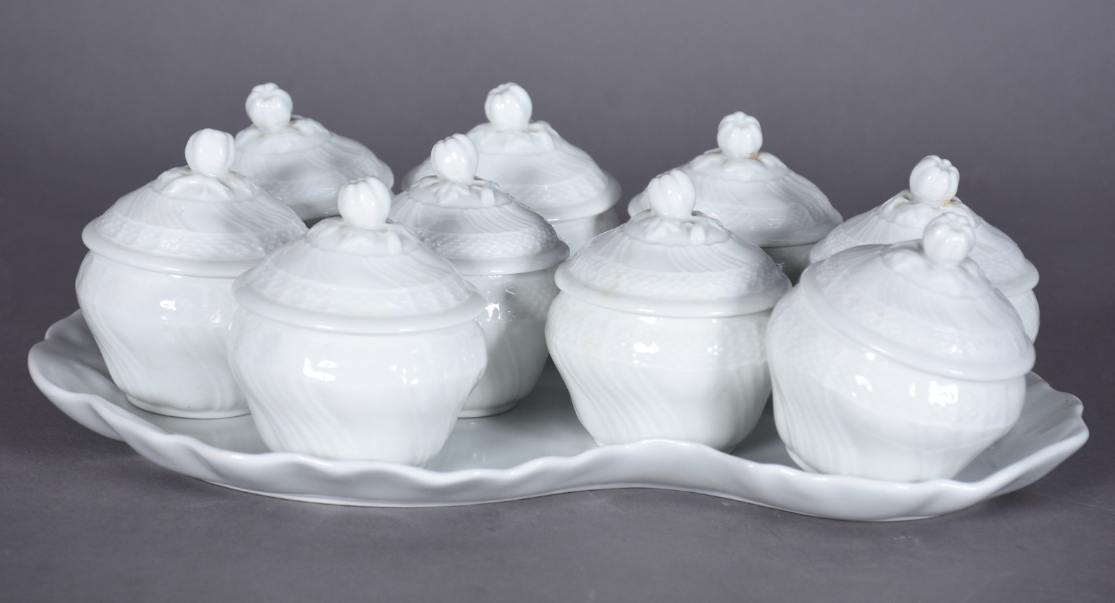 Conjunto com 9 cremeiras de porcelana italiana Ginori na cor branca... - foto 1 de 9