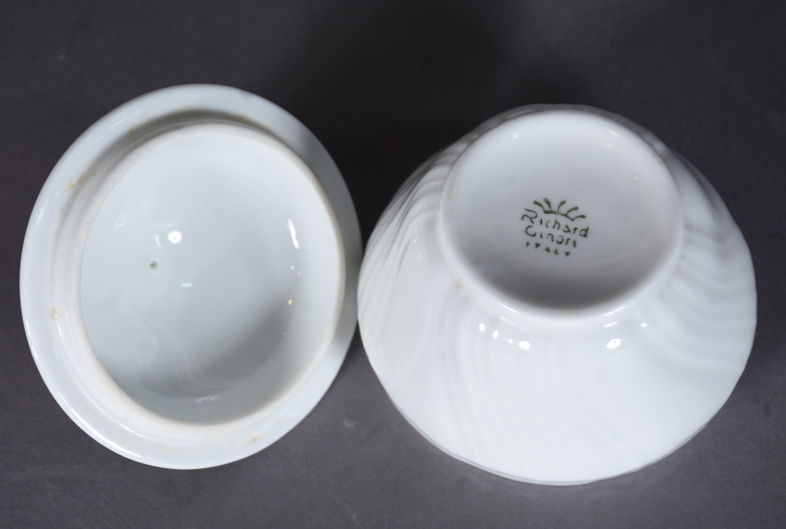 Conjunto com 9 cremeiras de porcelana italiana Ginori na cor branca... - foto 8 de 9