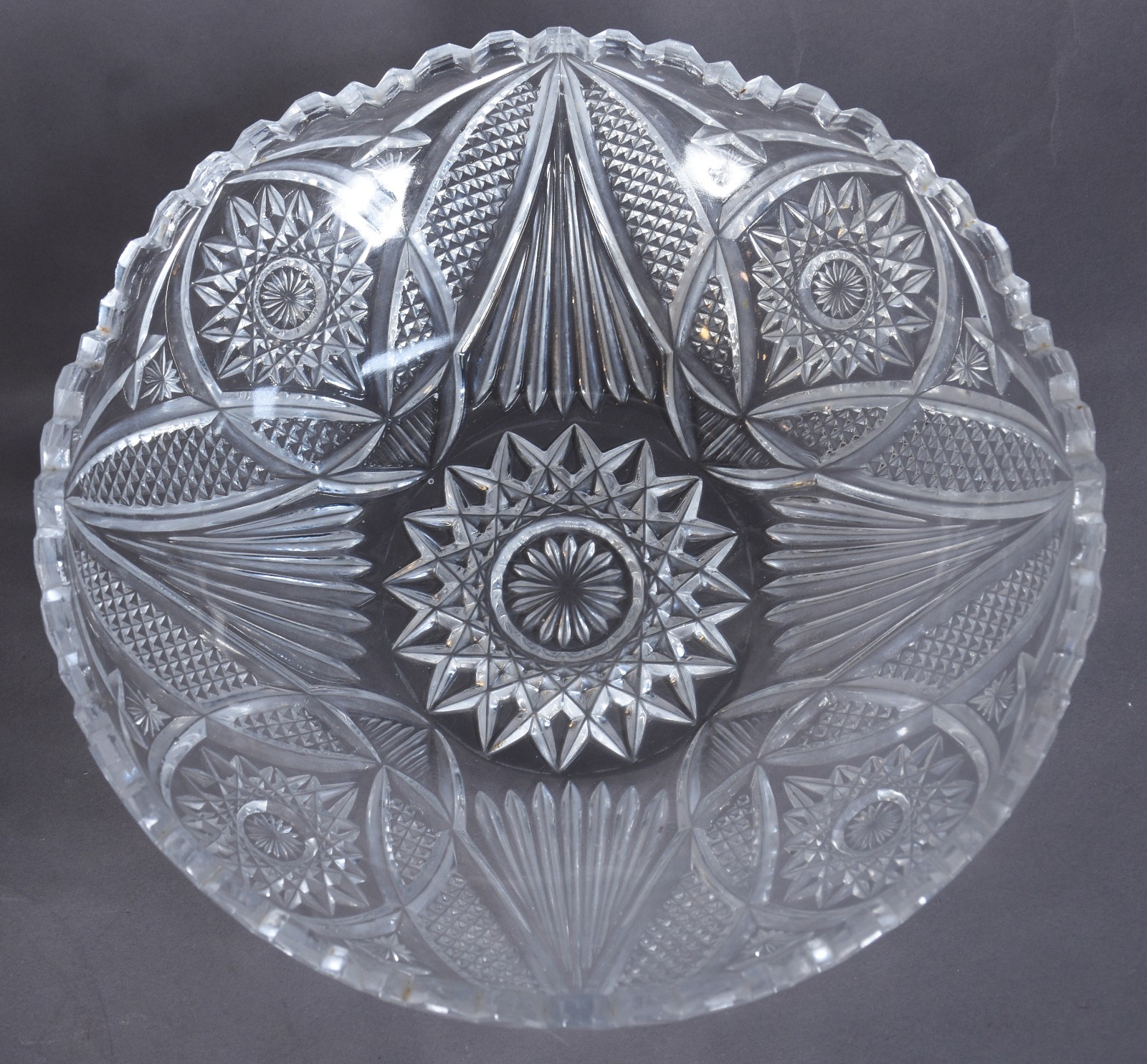 Seis peças diversas de cristal lapidado, sendo: porta caviar com... - foto 5 de 11