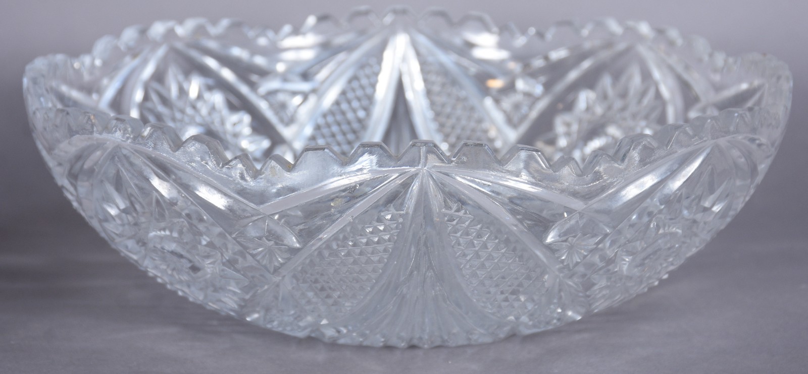 Seis peças diversas de cristal lapidado, sendo: porta caviar com... - foto 6 de 11